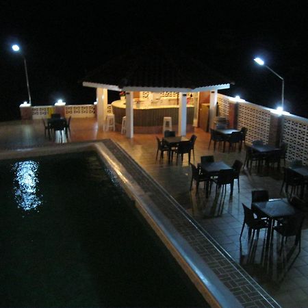 Florence Hall Fisherman'S Inn Hotel מראה חיצוני תמונה