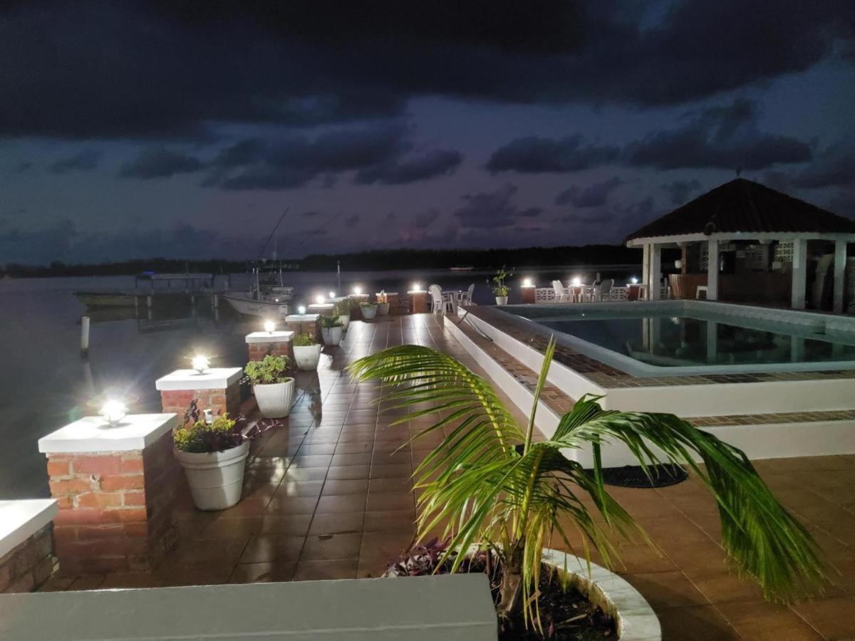 Florence Hall Fisherman'S Inn Hotel מראה חיצוני תמונה