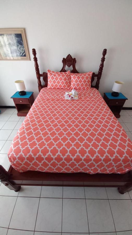 Florence Hall Fisherman'S Inn Hotel מראה חיצוני תמונה