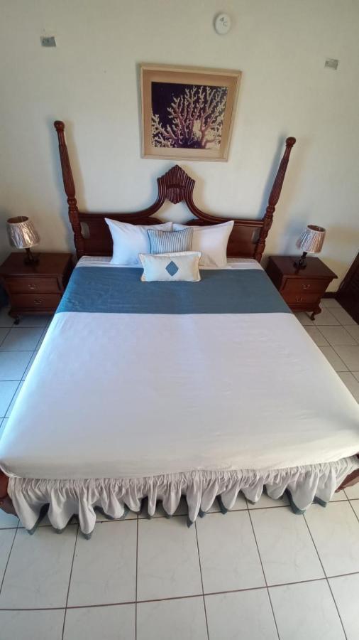 Florence Hall Fisherman'S Inn Hotel מראה חיצוני תמונה