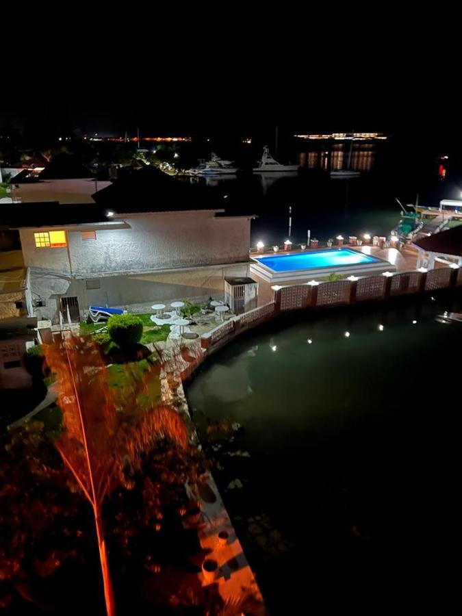 Florence Hall Fisherman'S Inn Hotel מראה חיצוני תמונה