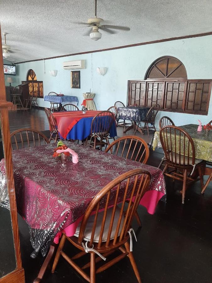Florence Hall Fisherman'S Inn Hotel מראה חיצוני תמונה