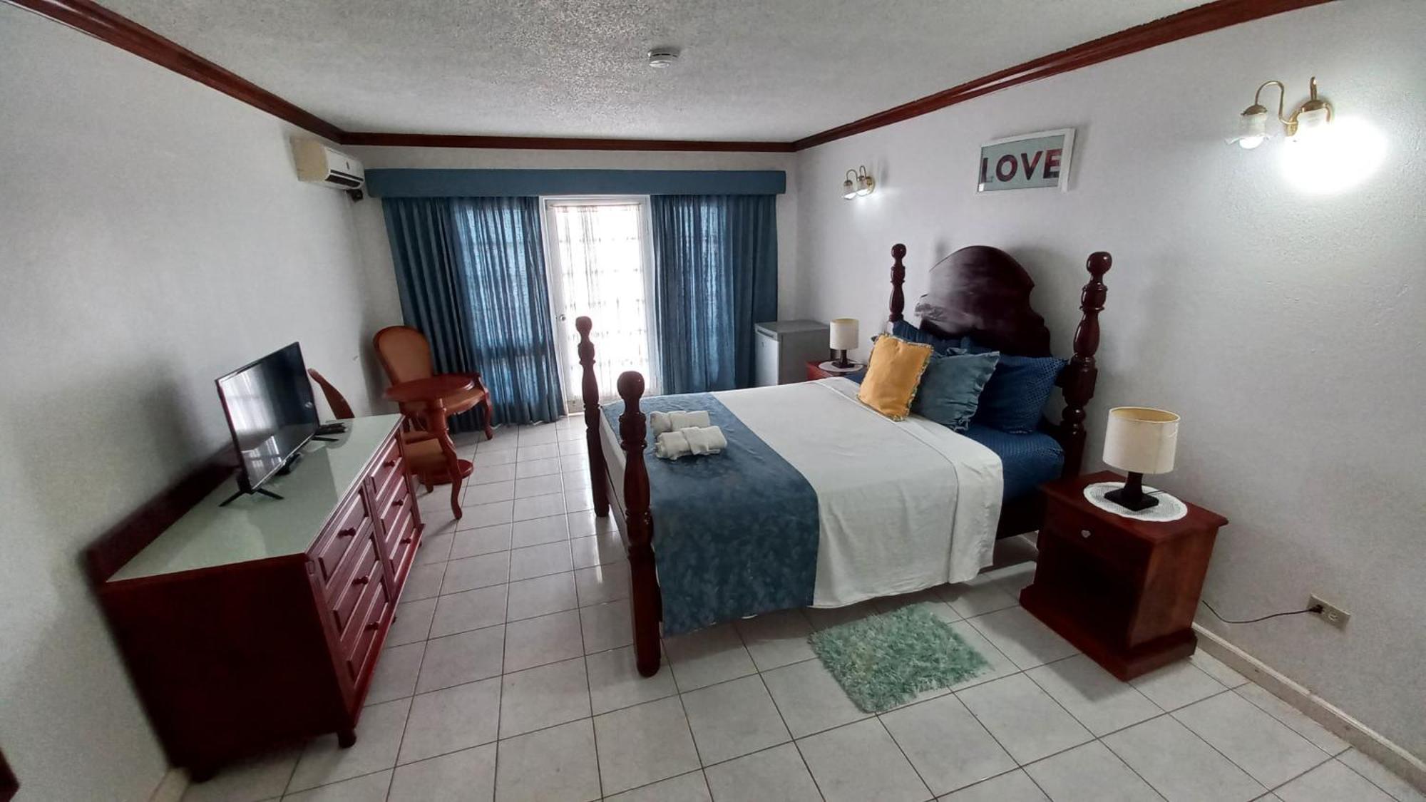 Florence Hall Fisherman'S Inn Hotel מראה חיצוני תמונה