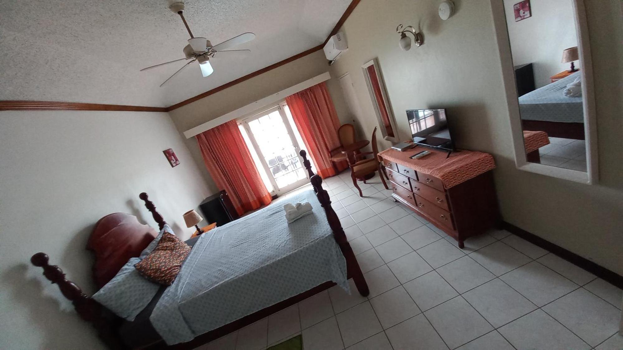 Florence Hall Fisherman'S Inn Hotel מראה חיצוני תמונה