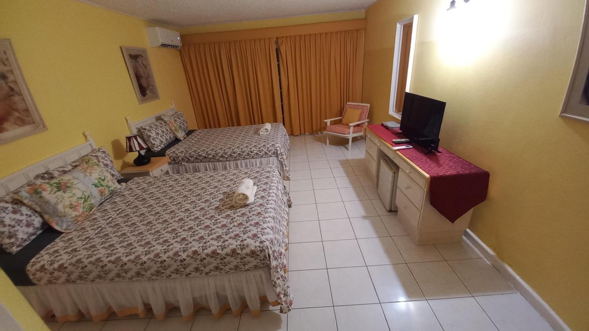 Florence Hall Fisherman'S Inn Hotel מראה חיצוני תמונה