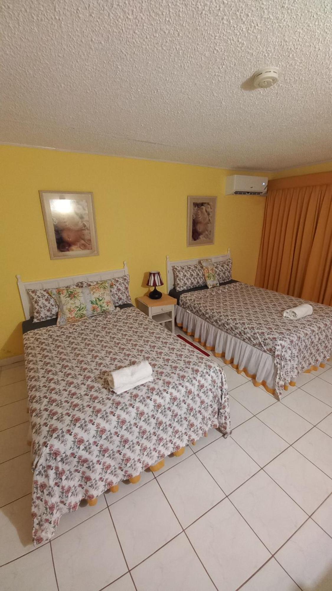 Florence Hall Fisherman'S Inn Hotel מראה חיצוני תמונה