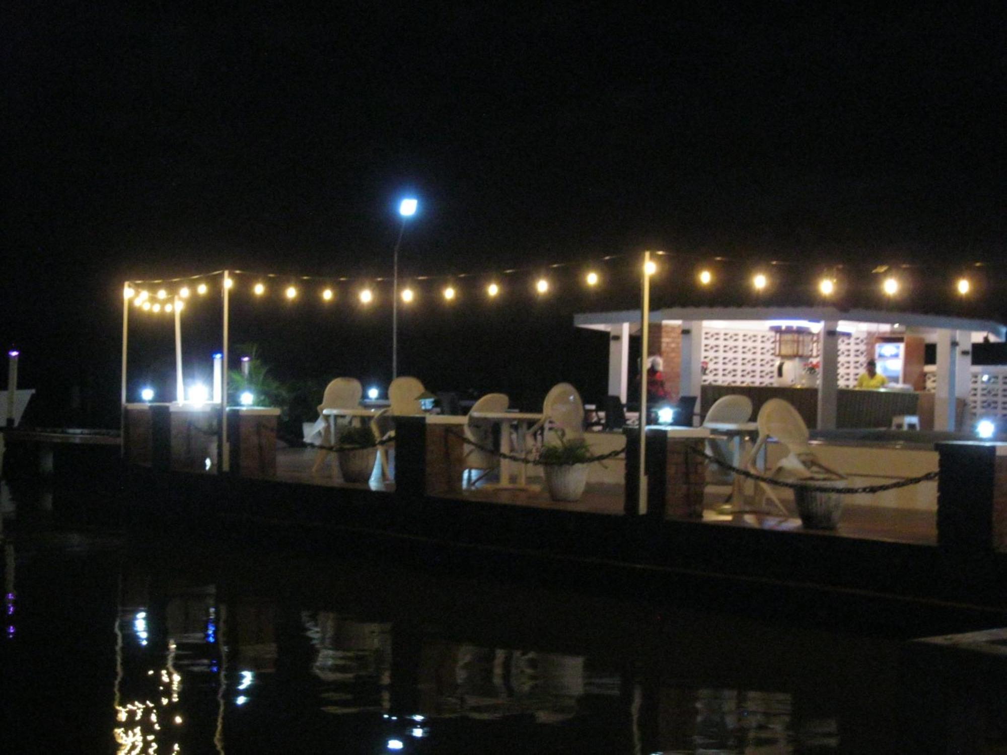 Florence Hall Fisherman'S Inn Hotel מראה חיצוני תמונה