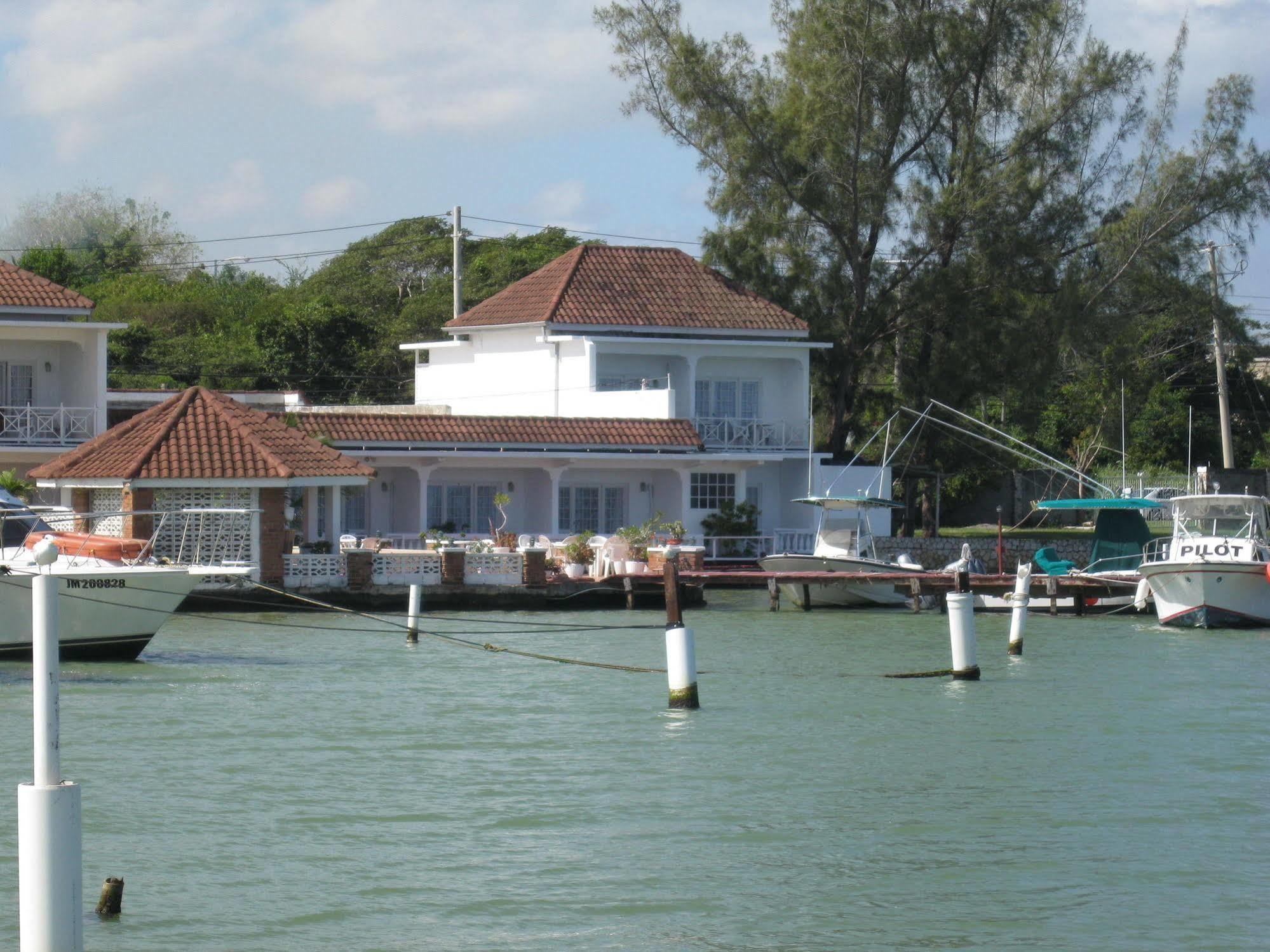 Florence Hall Fisherman'S Inn Hotel מראה חיצוני תמונה