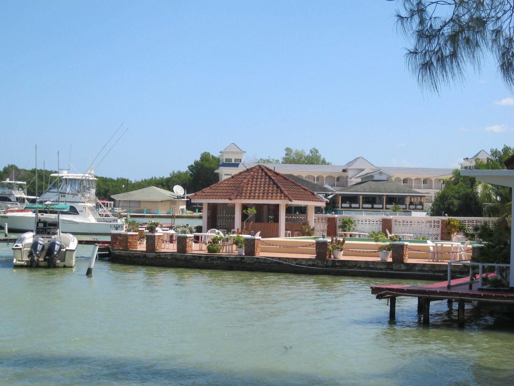 Florence Hall Fisherman'S Inn Hotel מראה חיצוני תמונה