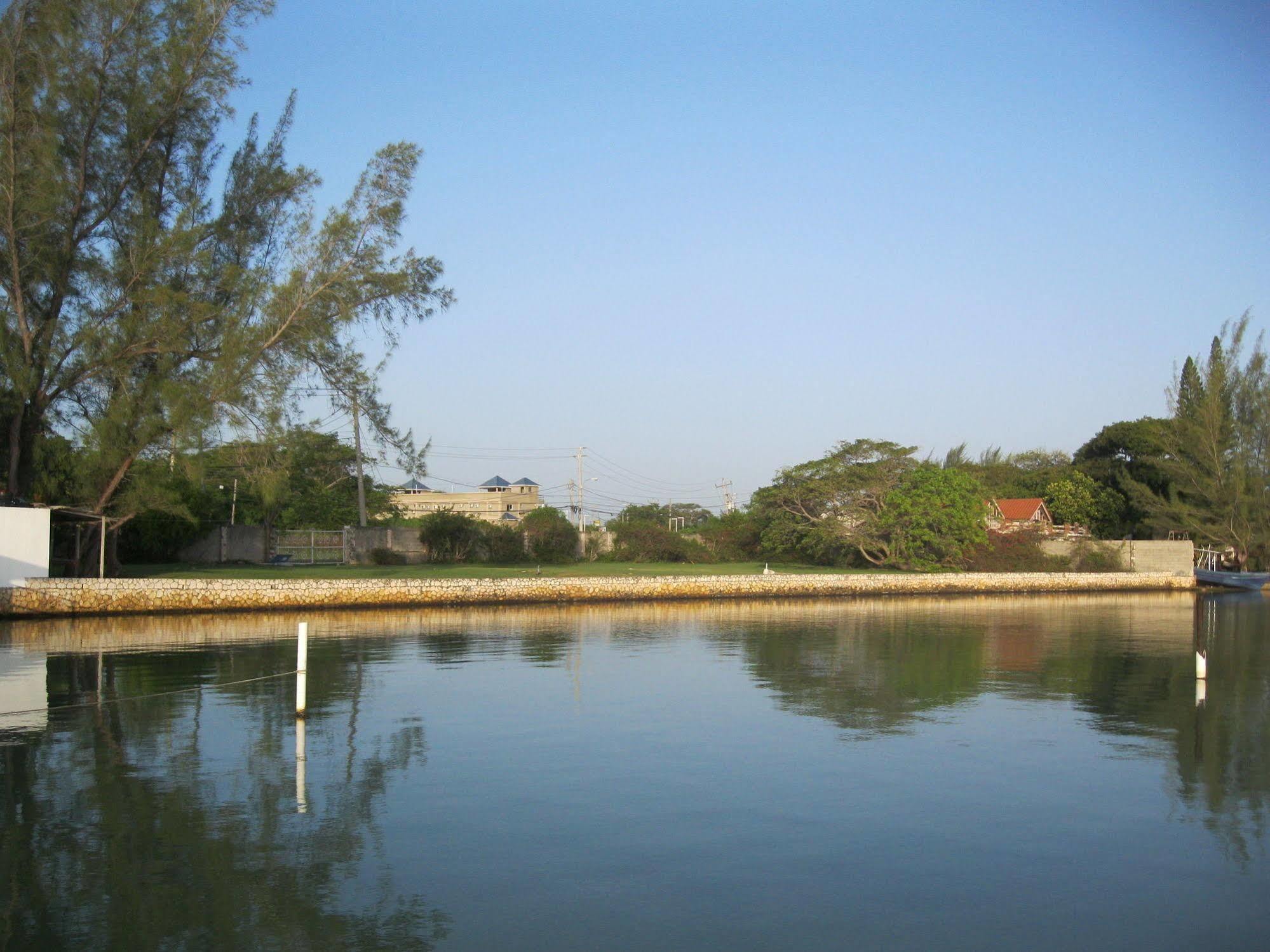 Florence Hall Fisherman'S Inn Hotel מראה חיצוני תמונה