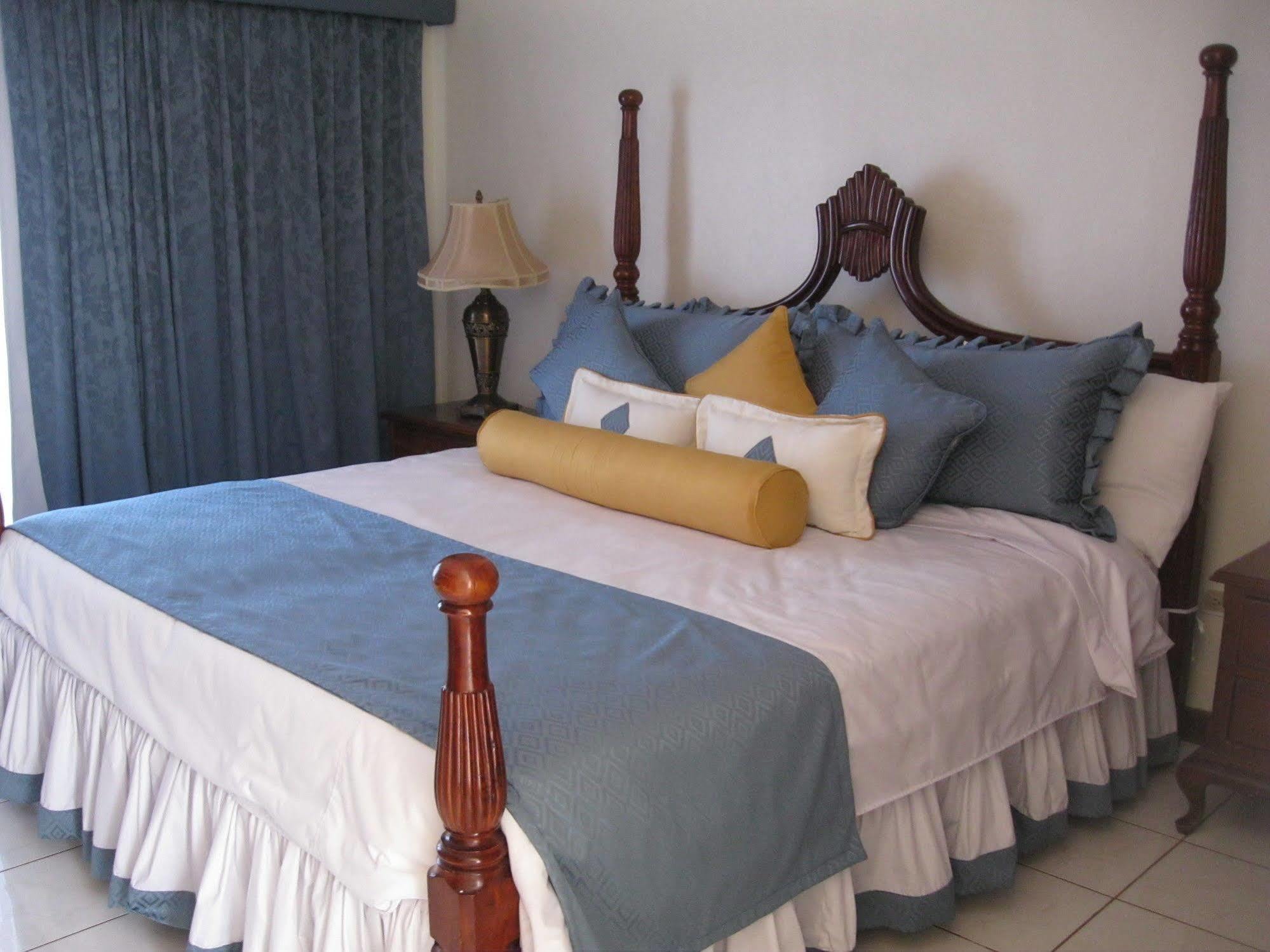 Florence Hall Fisherman'S Inn Hotel מראה חיצוני תמונה