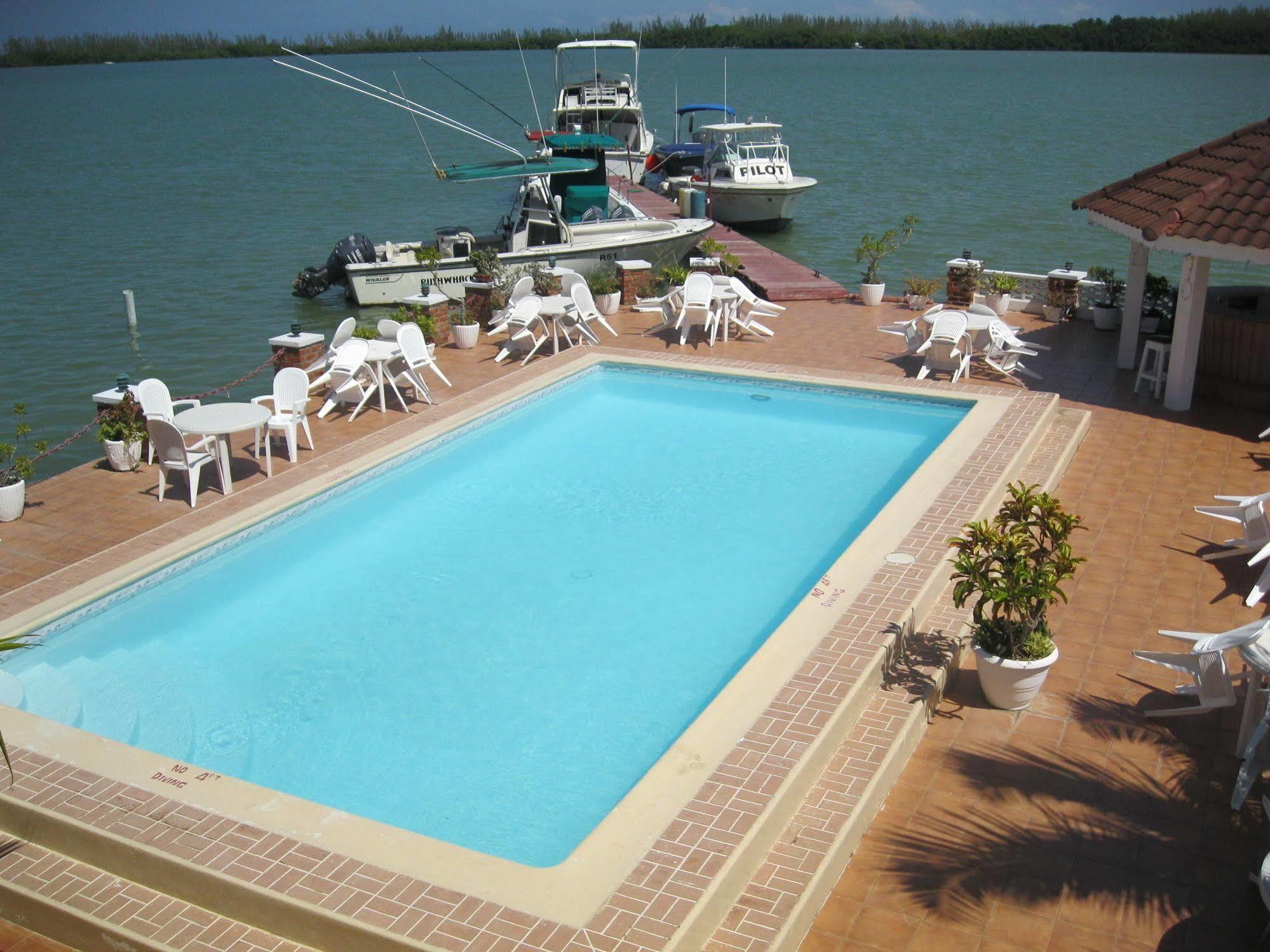 Florence Hall Fisherman'S Inn Hotel מראה חיצוני תמונה