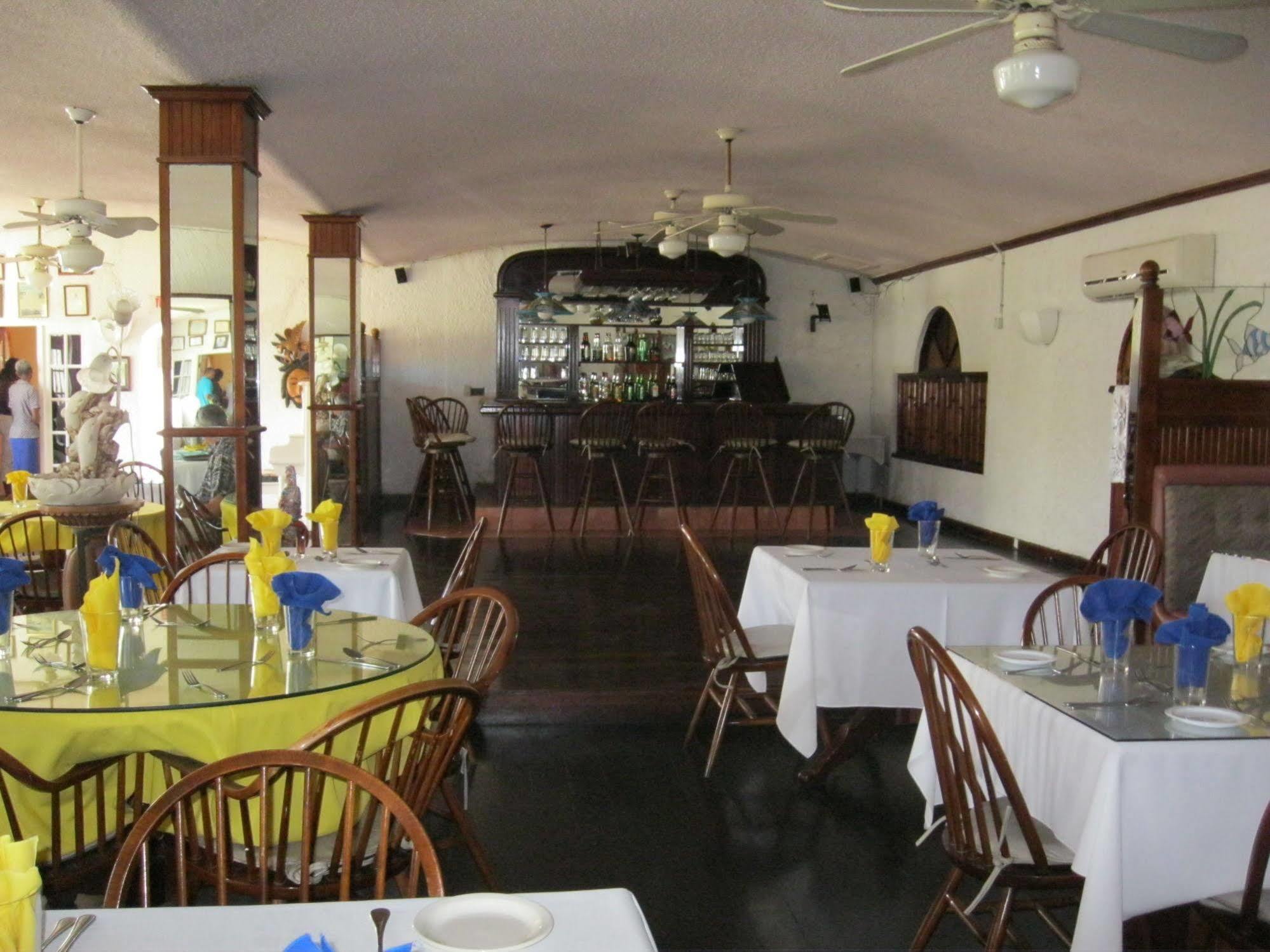Florence Hall Fisherman'S Inn Hotel מראה חיצוני תמונה